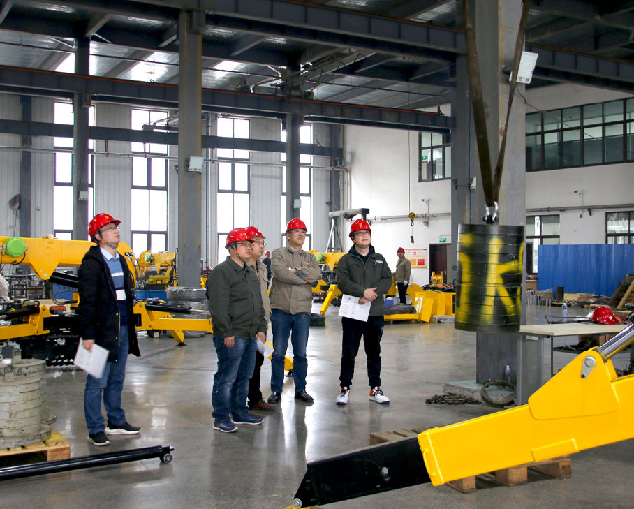 Customers come to the factory to visit, guide and exchange
